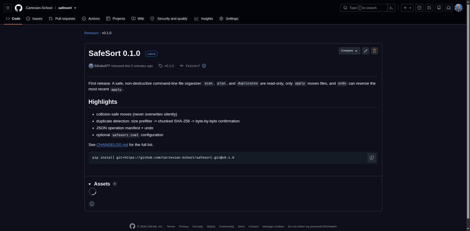 Страница релиза SafeSort 0.1.0 на GitHub: заголовок, метка Latest, описание, команда pip install, прикреплённые файлы wheel и sdist